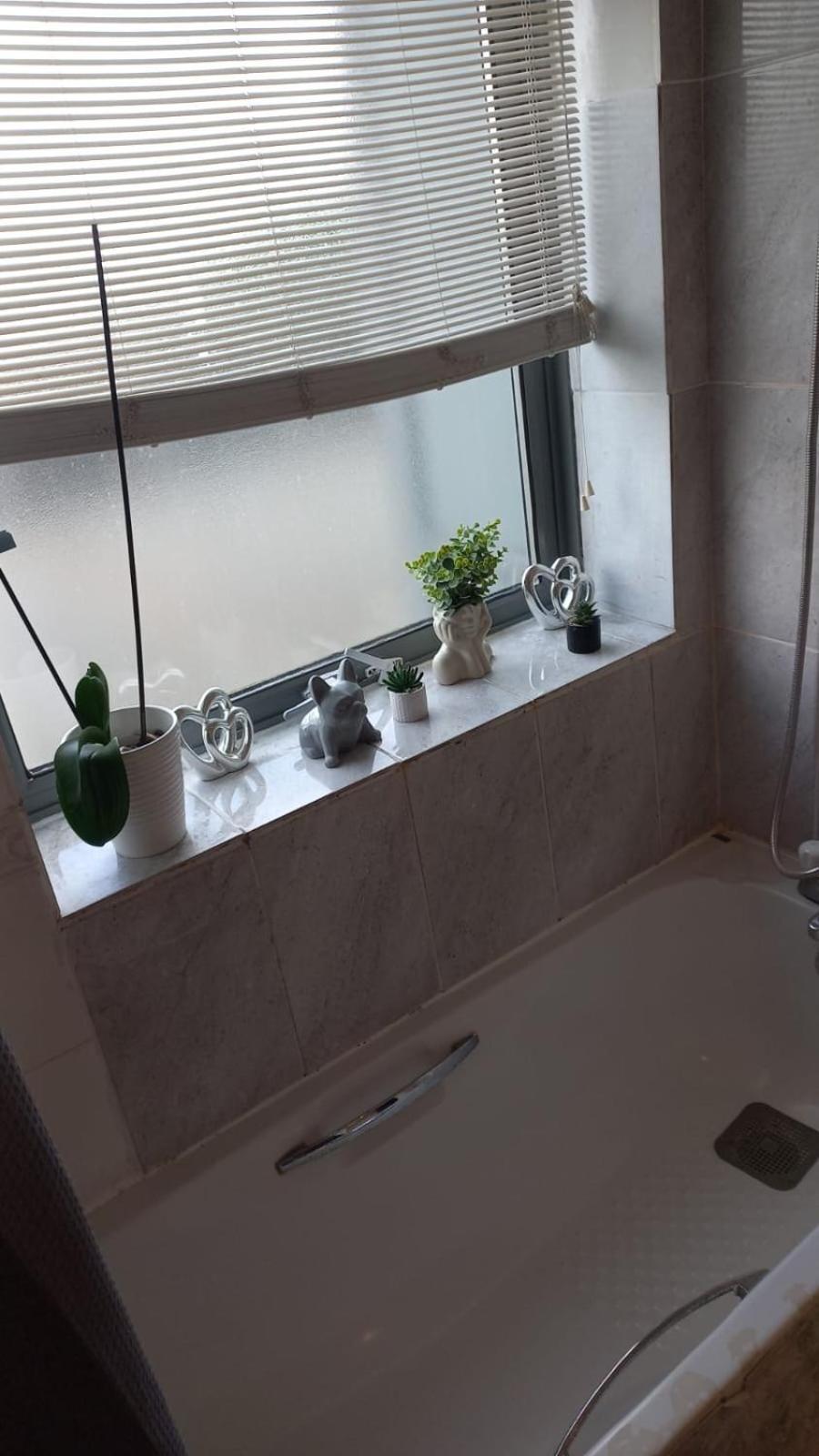 Comfy With Shared Bathroom Homestay